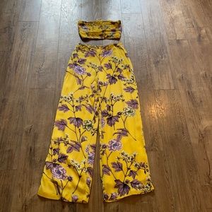 Women’s Set size small. Flowy pants and tube top